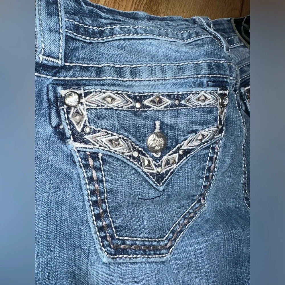 Miss Me Size 28 Mid-Rise Skinny Designed in USA Jeans Bold Threads & Accents